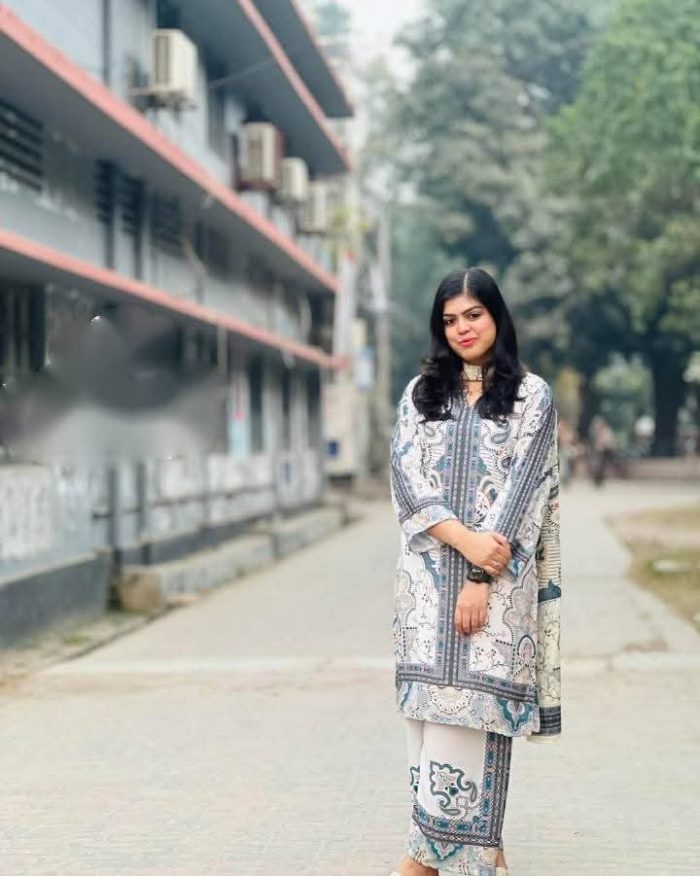 Sleek Pakistani inspaird 3 piece - Image 6