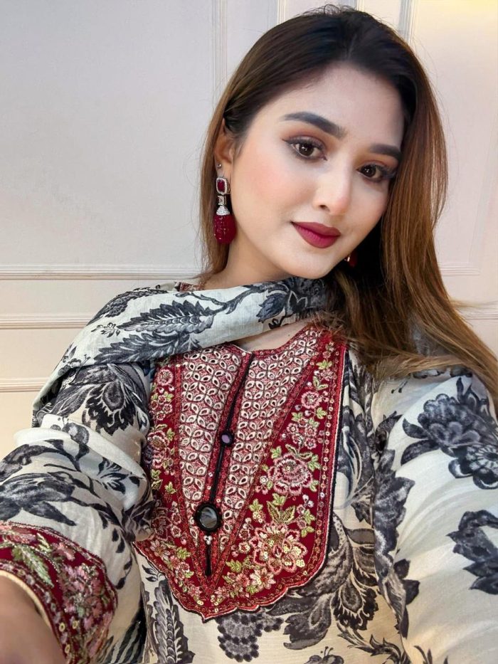 Pakistani Ethnc inspired Stitched 3 piece Set - Image 7